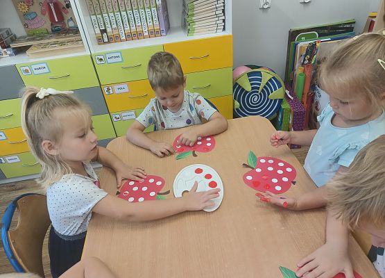 Grafika 27: Międzynarodowy Dzień Kropki w przedszkolu