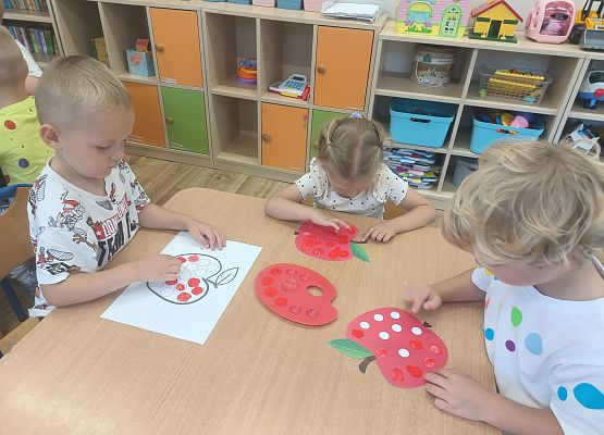 Grafika 30: Międzynarodowy Dzień Kropki w przedszkolu