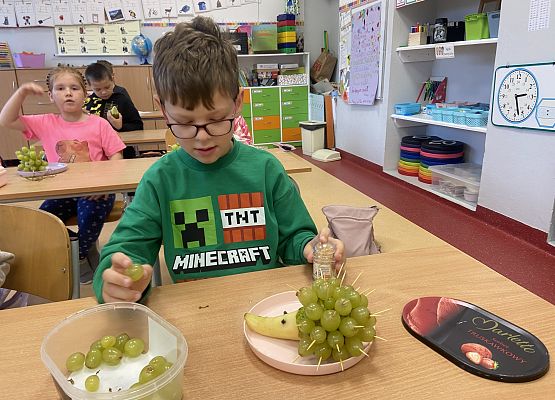 Grafika 1: Owocowe jeżyki w klasie II