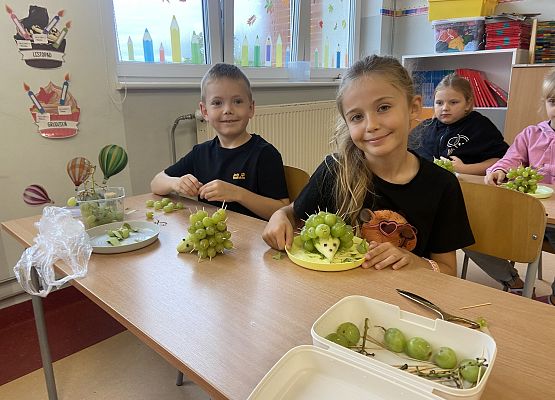 Grafika 7: Owocowe jeżyki w klasie II