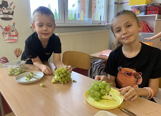 Grafika 9: Owocowe jeżyki w klasie II