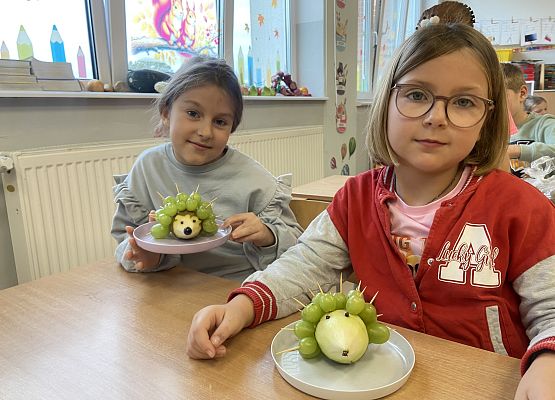 Grafika 10: Owocowe jeżyki w klasie II