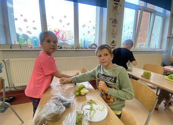 Grafika 11: Owocowe jeżyki w klasie II