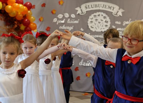 Grafika 9: Pasowanie na uczniów klasy pierwszej