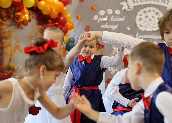 Grafika 10: Pasowanie na uczniów klasy pierwszej