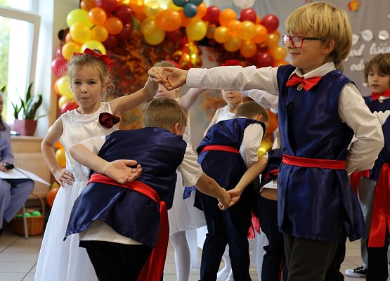 Grafika 11: Pasowanie na uczniów klasy pierwszej