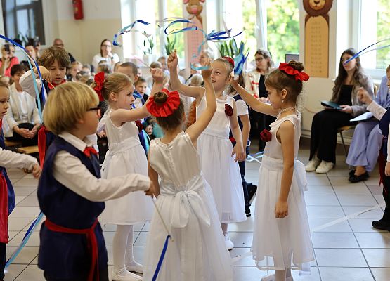 Grafika 27: Pasowanie na uczniów klasy pierwszej