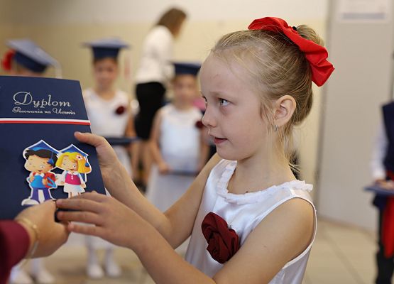 Grafika 69: Pasowanie na uczniów klasy pierwszej