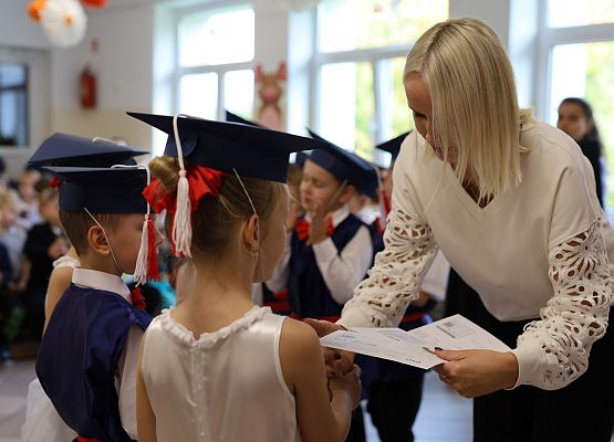 Grafika 75: Pasowanie na uczniów klasy pierwszej