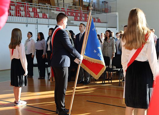 Grafika 2: Apel w ramach obchodów Narodowego Święta Niepodległości