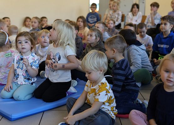 Grafika 38: Zajęcia z pierwszej pomocy ze strażakiem Tomaszem Owczarkiem