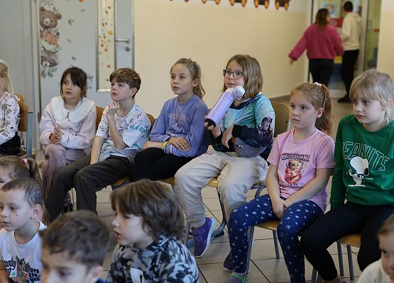 Grafika 40: Zajęcia z pierwszej pomocy ze strażakiem Tomaszem Owczarkiem