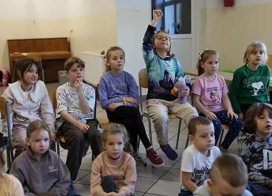 Grafika 41: Zajęcia z pierwszej pomocy ze strażakiem Tomaszem Owczarkiem