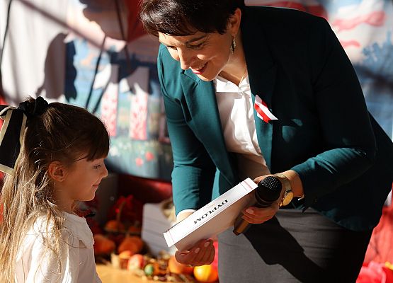 Grafika 24: Konkurs recytatorski „Nasz Orzeł Biały”