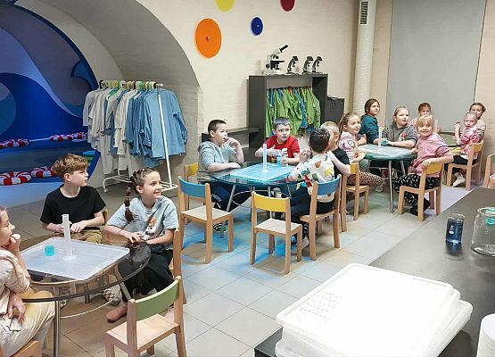 Wizyta klas 2-4 w Hevelianum w Gdańsku grafika