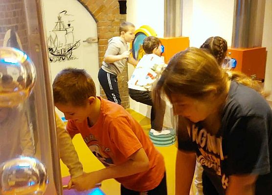 Wizyta klas 2-4 w Hevelianum w Gdańsku grafika