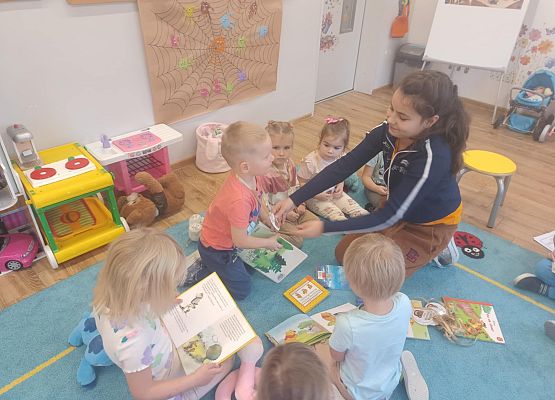 Grafika 4: Dzień Pluszowego Misia w naszym przedszkolu