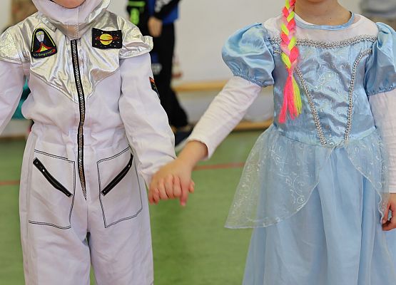 Grafika 16: Bal Jesienny