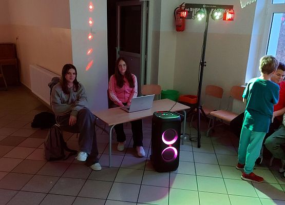 Grafika 3: Zabawa Andrzejkowa klas IV-VIII (26 listopada 2025 r.)