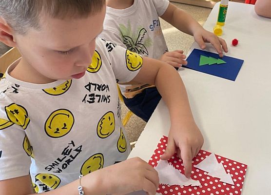 Grafika 7: Kartki świąteczne dla seniorów z Domu Pomocy Społecznej