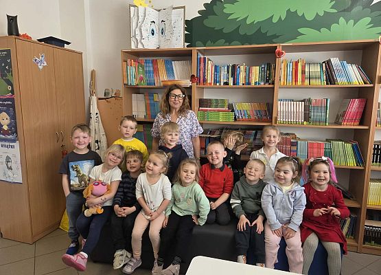 Grafika 5: Wizyta maluszków w bibliotece szkolnej