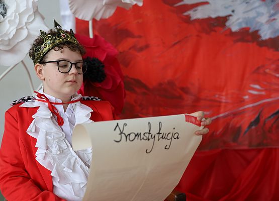 Grafika 4: Uroczysty apel w ramach obchodów Święta Narodowego Trzeciego Maja oraz Dnia Patrona Szkoły (30 kwietnia 2026 r.)