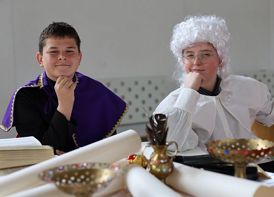 Grafika 5: Uroczysty apel w ramach obchodów Święta Narodowego Trzeciego Maja oraz Dnia Patrona Szkoły (30 kwietnia 2026 r.)