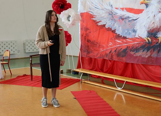 Grafika 11: Uroczysty apel w ramach obchodów Święta Narodowego Trzeciego Maja oraz Dnia Patrona Szkoły (30 kwietnia 2026 r.)