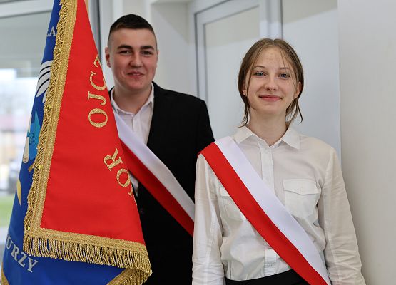 Grafika 23: Uroczysty apel w ramach obchodów Święta Narodowego Trzeciego Maja oraz Dnia Patrona Szkoły (30 kwietnia 2026 r.)