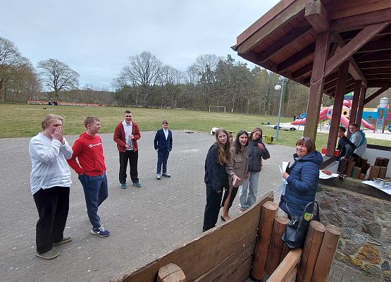Grafika 34: Gra terenowa „Śladami Orła Białego” na boisku sportowym w Szczenurzy (30 kwietnia 2026 r.)