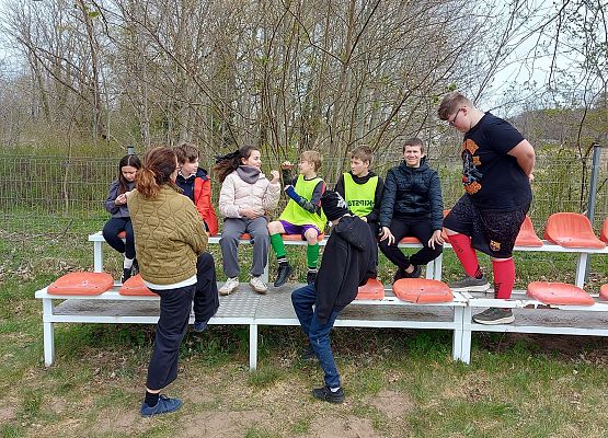 Grafika 51: Gra terenowa „Śladami Orła Białego” na boisku sportowym w Szczenurzy (30 kwietnia 2026 r.)