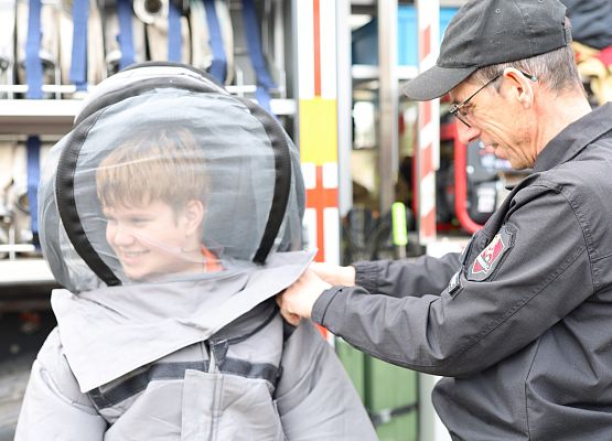 Grafika 1: Gra terenowa „Śladami Orła Białego” na boisku sportowym w Szczenurzy (30 kwietnia 2026 r.)