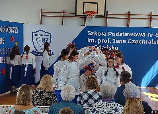 Grafika 2: Laura odebrała dyplom i nagrodę w XIV Wojewódzkim Konkursie Plastycznym "Baśnie i legendy kaszubskie" (22 maja 2026 r.)