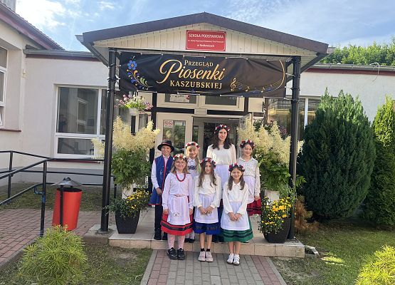 Grafika 2: Powiatowy Przegląd Piosenki Kaszubskiej w Szkole Podstawowej w Redkowicach