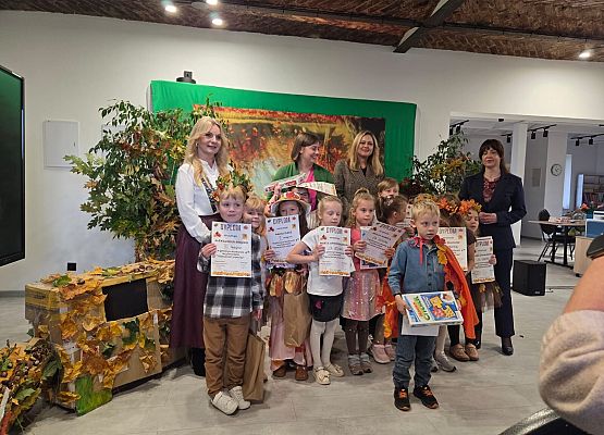 Grafika 1: Gminny konkurs recytatorski ,,Idzie jesień przez las".