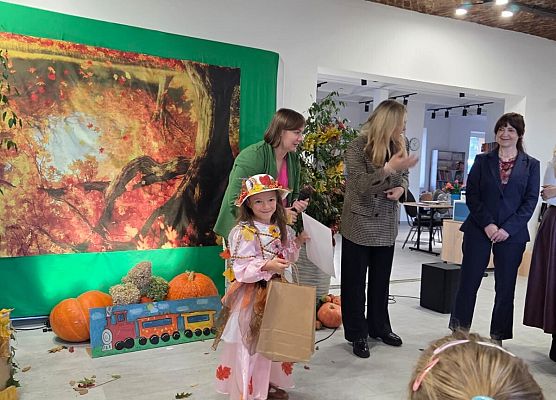 Grafika 6: Gminny konkurs recytatorski ,,Idzie jesień przez las".