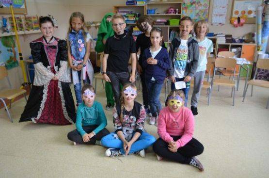 Grafika #0: Świętowanie w klasie 3