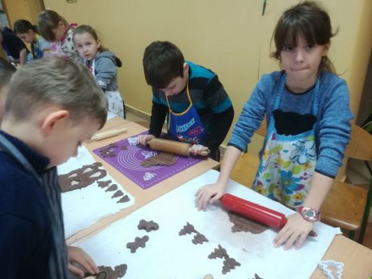 Grafika #3: Piernikowe święta