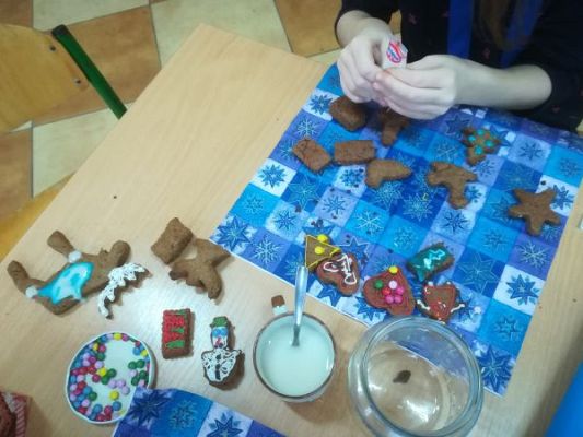 Grafika #5: Piernikowe święta