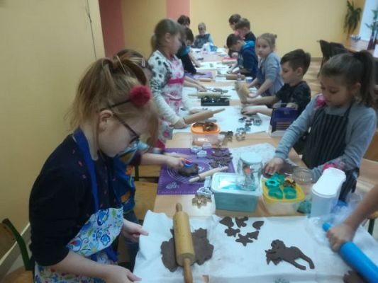 Grafika #2: Piernikowe święta