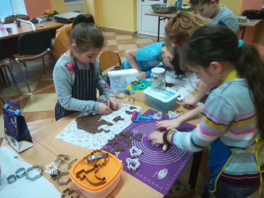 Grafika #7: Piernikowe święta