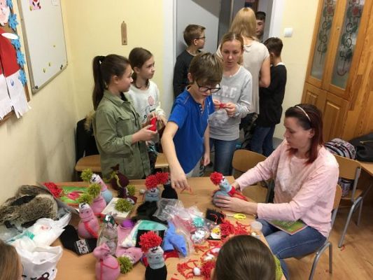 Grafika #2: Przygotowania do kiermaszu.