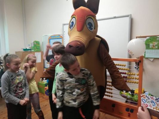 Grafika #9: Odwiedziny pancernika SKO.