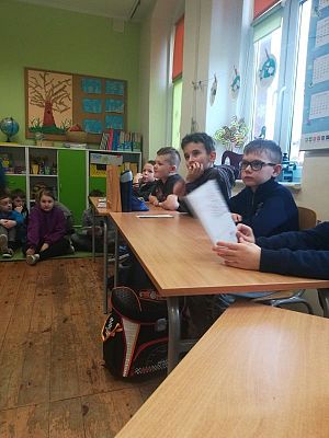 Grafika #10: Odwiedziny pancernika SKO.