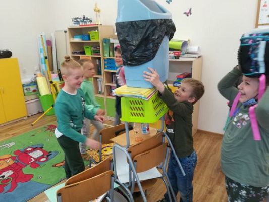 Grafika #5: Uniwersytet Dzieci - Ile pomysłów mieści się w głowie?