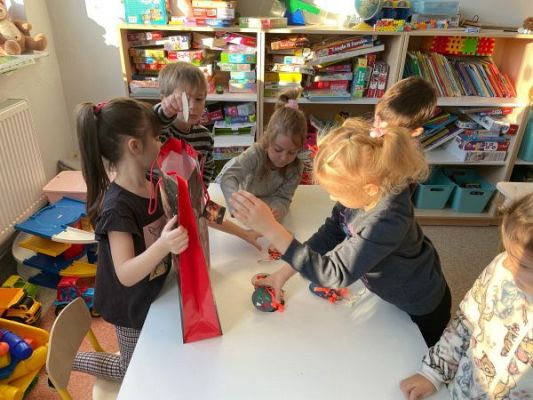 Grafika #4: Akcja "Mali - dużym"