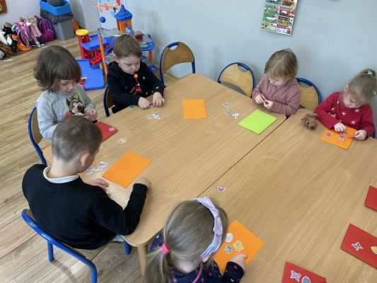 Grafika #4: Mali dużym - Wielkanoc