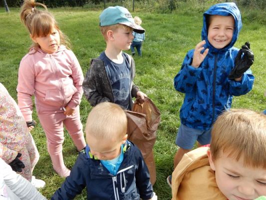 Grafika #0: Przedszkolaki sprzątają świat!