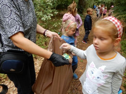Grafika #8: Przedszkolaki sprzątają świat!