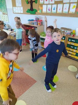 Grafika #1: Dzień kropki u starszaków